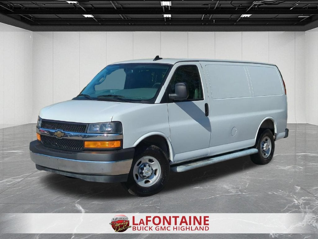 2025 Chevrolet Express Cargo WT