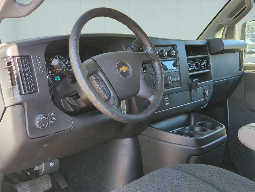 2025 Chevrolet Express Cargo WT