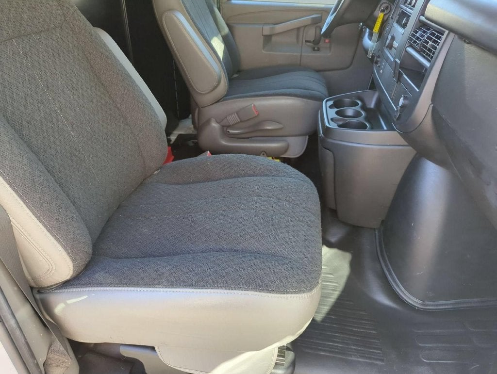 2025 Chevrolet Express Cargo WT