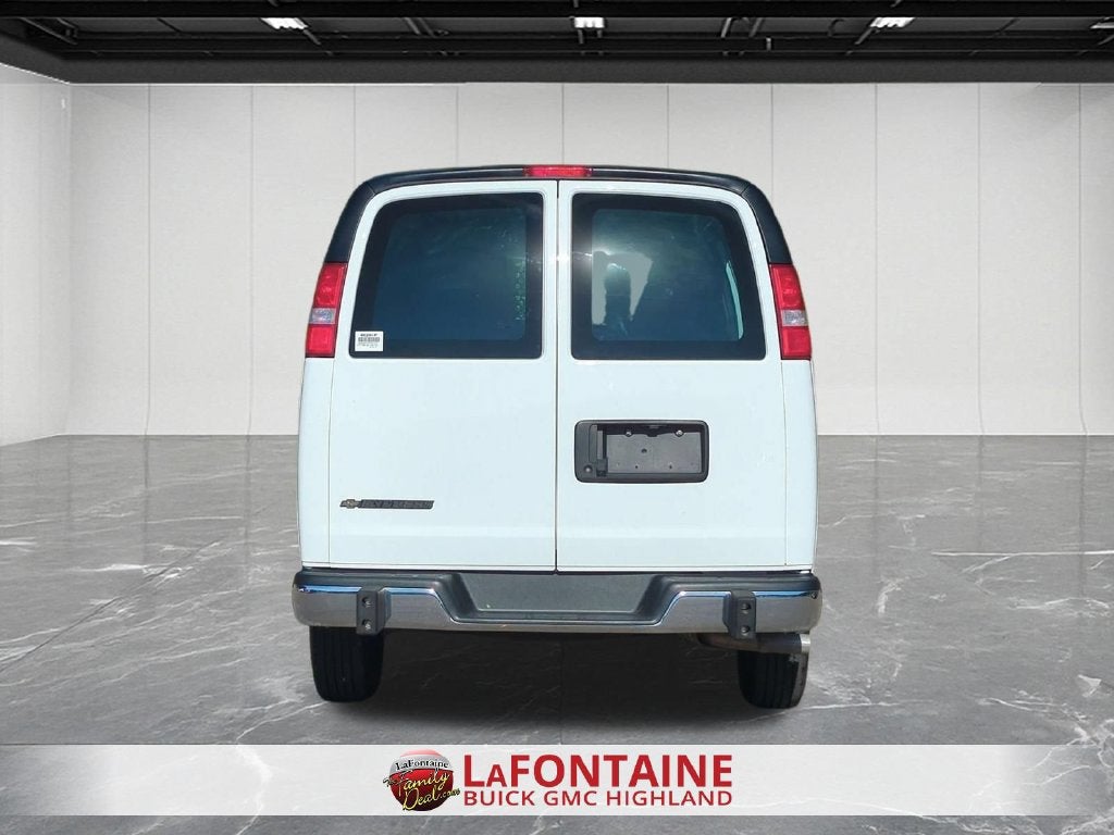 2025 Chevrolet Express Cargo WT