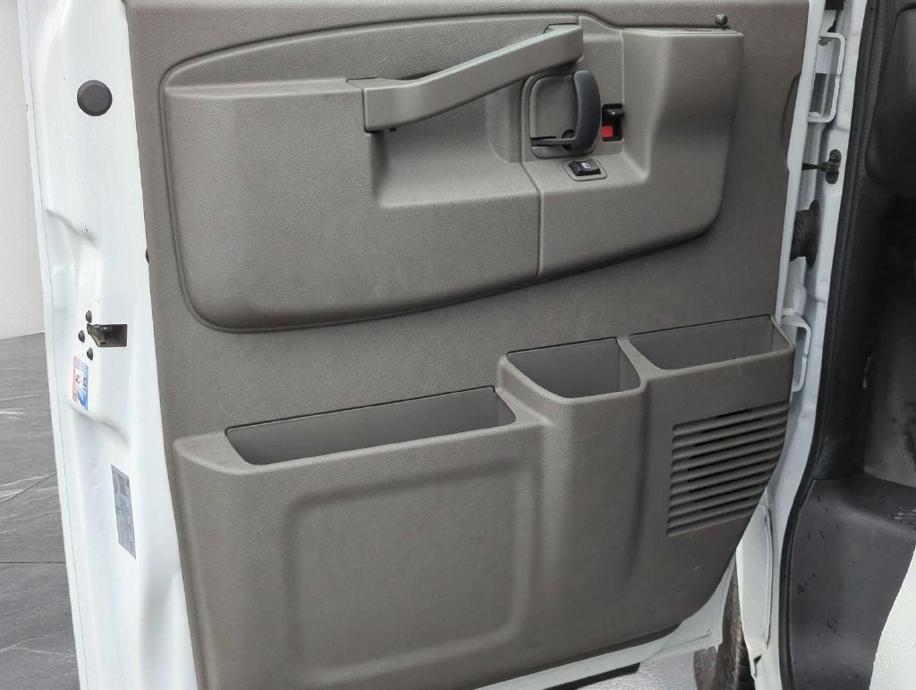2025 Chevrolet Express Cargo WT