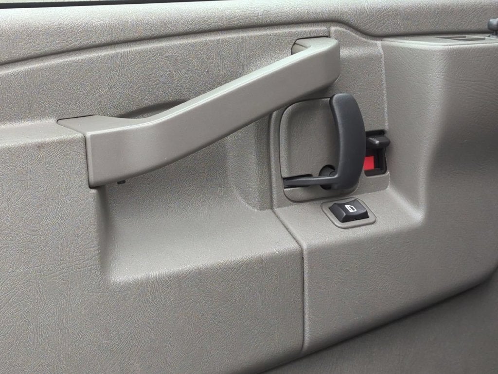 2025 Chevrolet Express Cargo WT