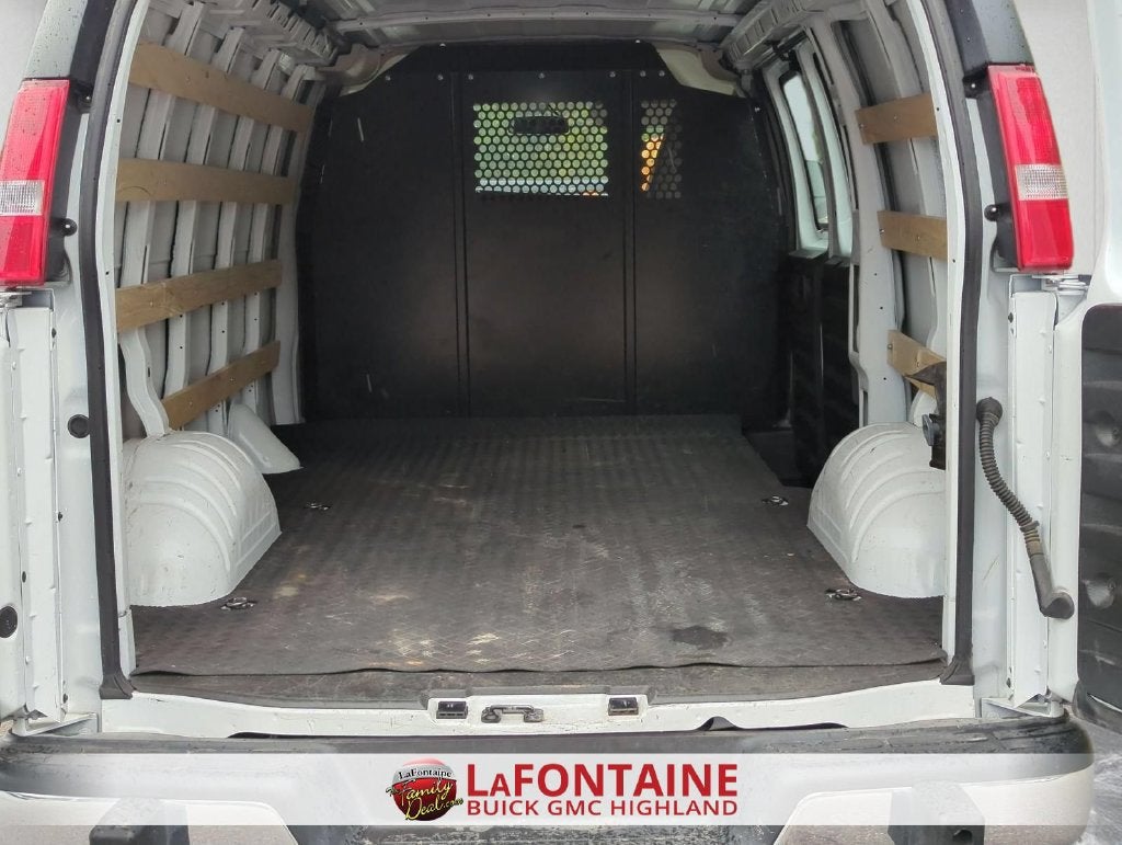 2025 Chevrolet Express Cargo WT