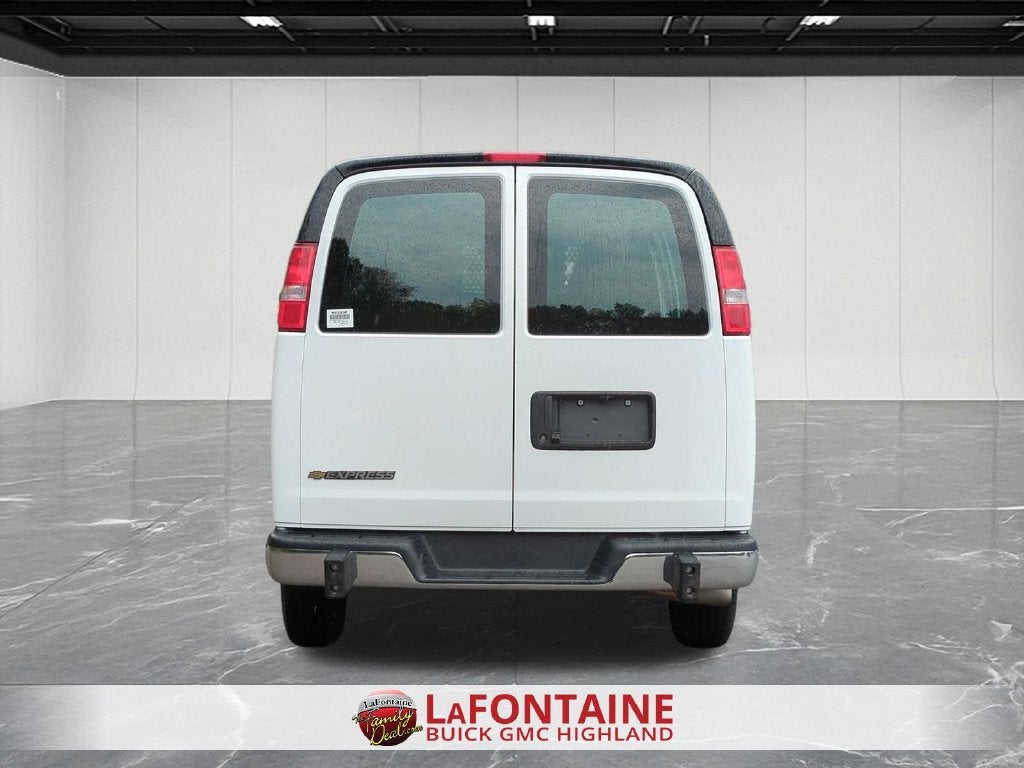2025 Chevrolet Express Cargo WT