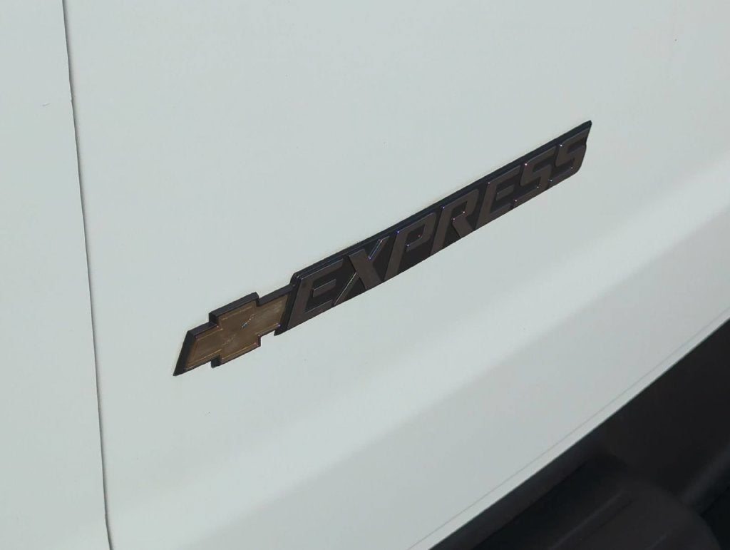 2025 Chevrolet Express Cargo WT