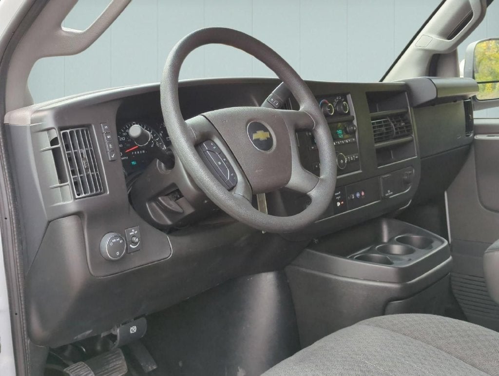 2025 Chevrolet Express Cargo WT