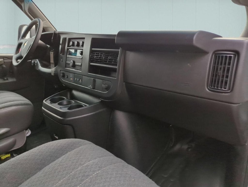 2025 Chevrolet Express Cargo WT