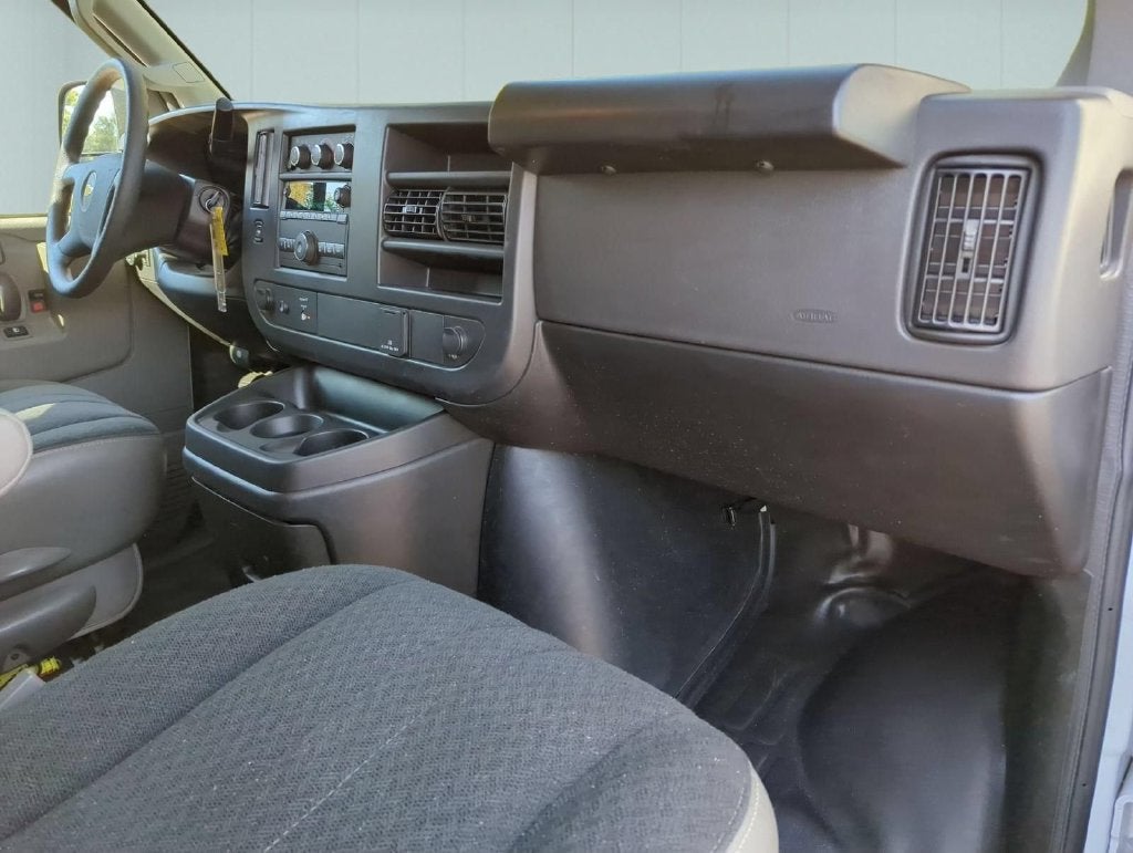 2025 Chevrolet Express Cargo WT
