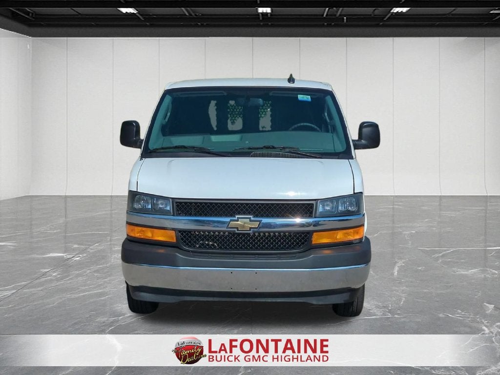 2025 Chevrolet Express Cargo WT
