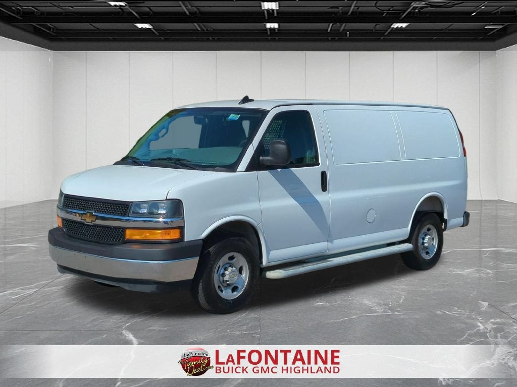 2025 Chevrolet Express Cargo WT
