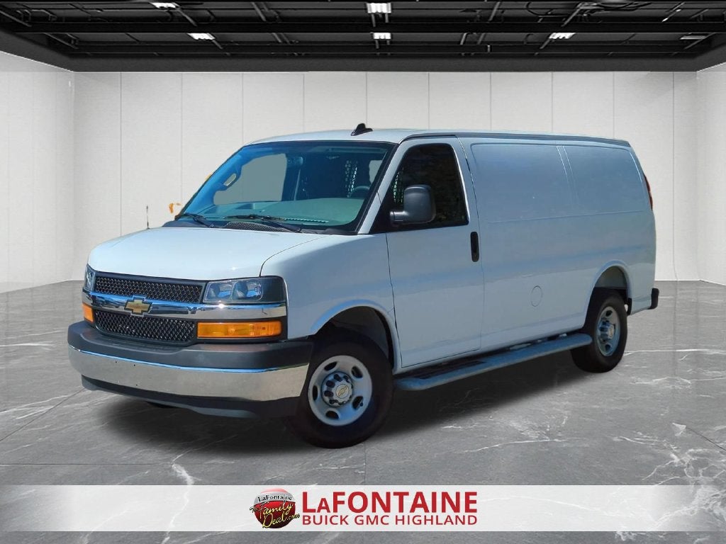 2025 Chevrolet Express Cargo WT