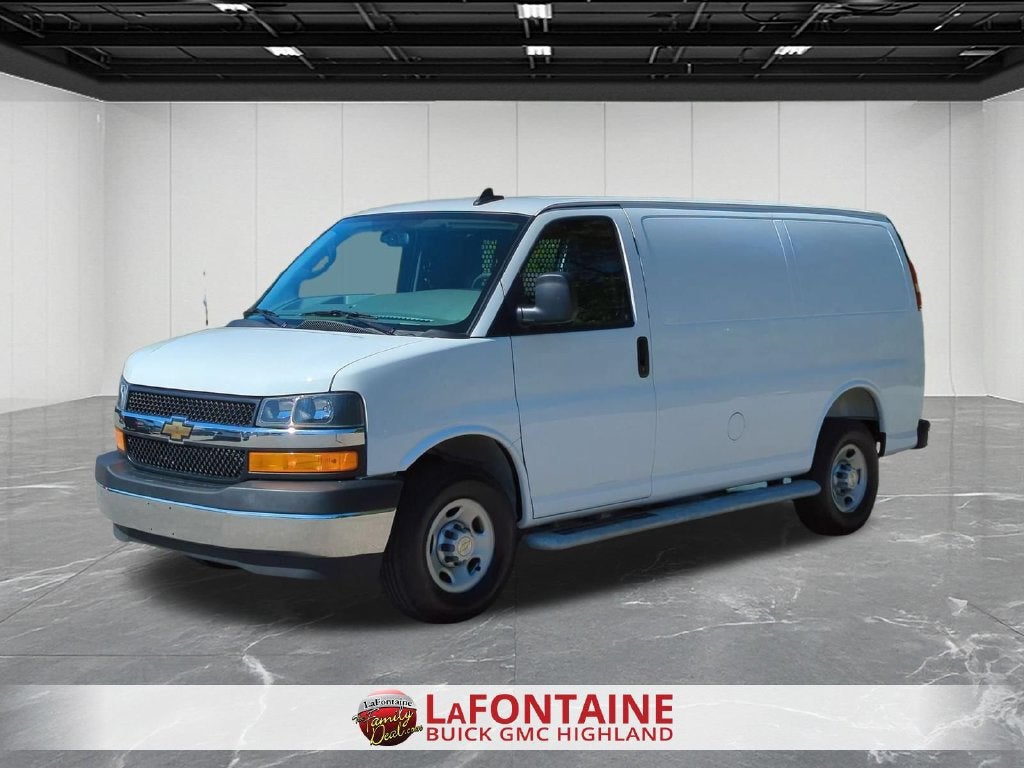 2025 Chevrolet Express Cargo WT