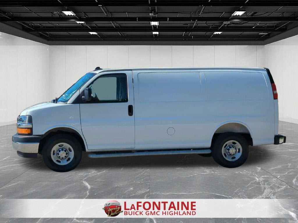 2025 Chevrolet Express Cargo WT