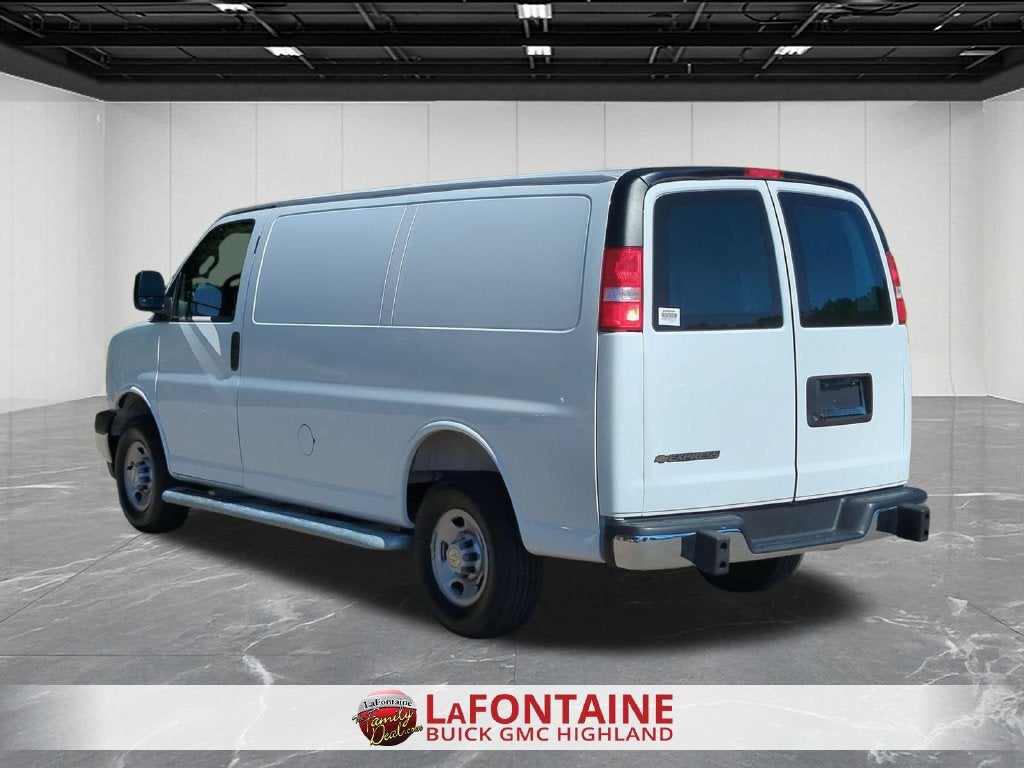 2025 Chevrolet Express Cargo WT