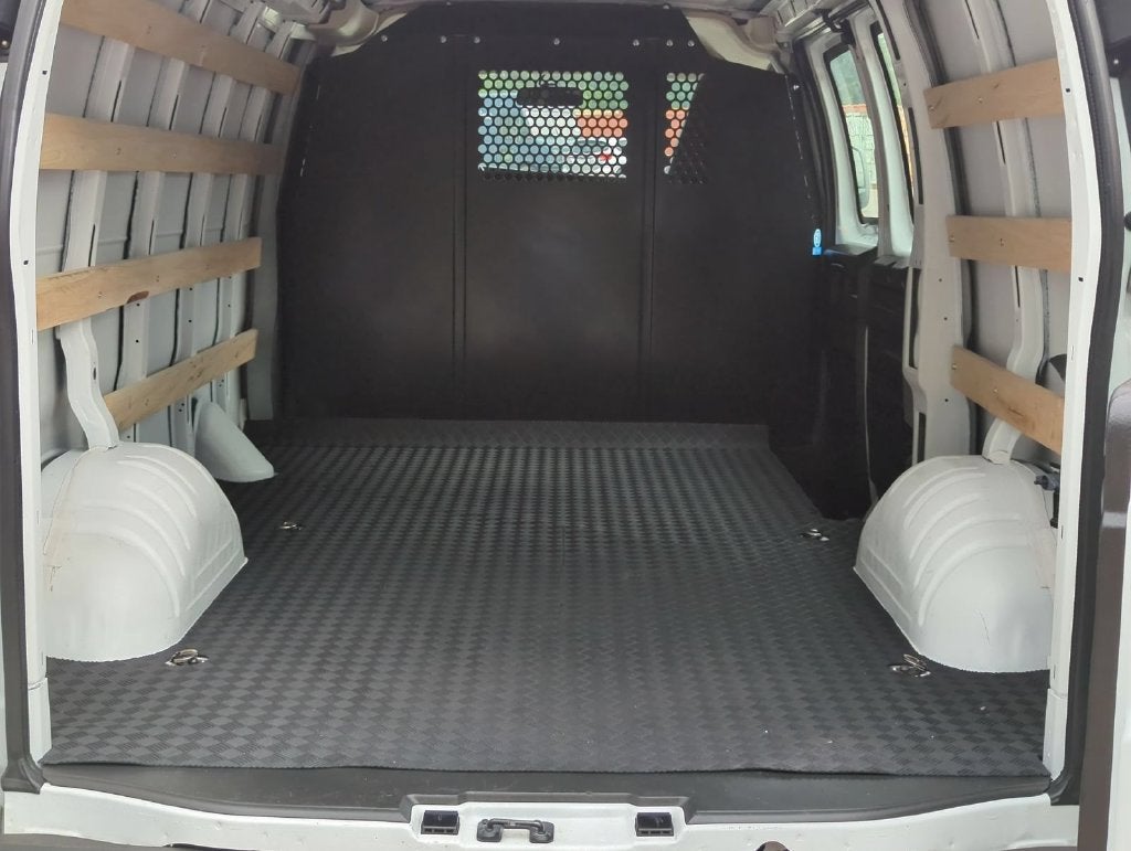 2025 Chevrolet Express Cargo WT