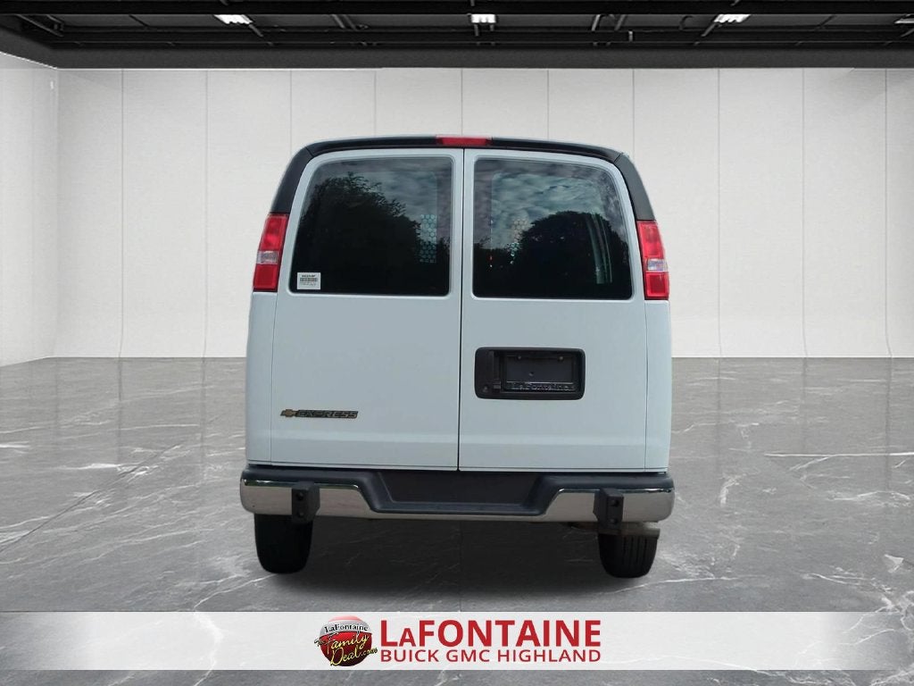 2025 Chevrolet Express Cargo WT