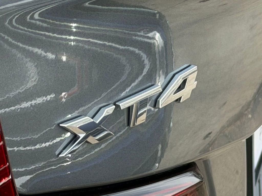 2024 Cadillac XT4 Luxury