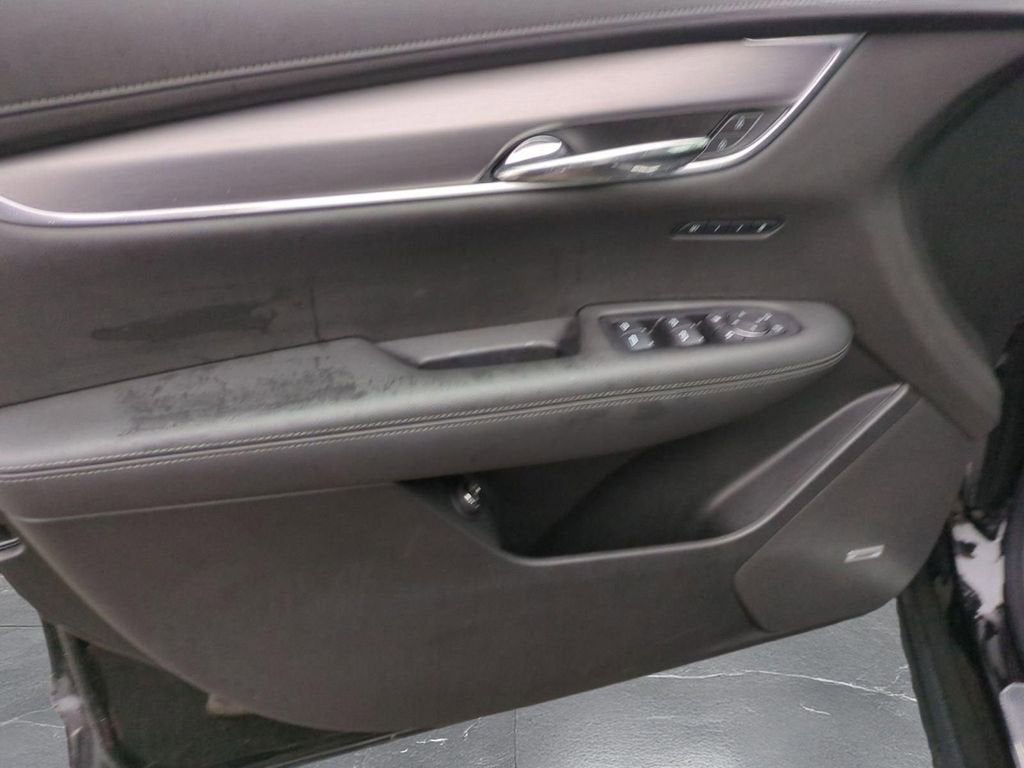 2025 Cadillac XT6 Luxury