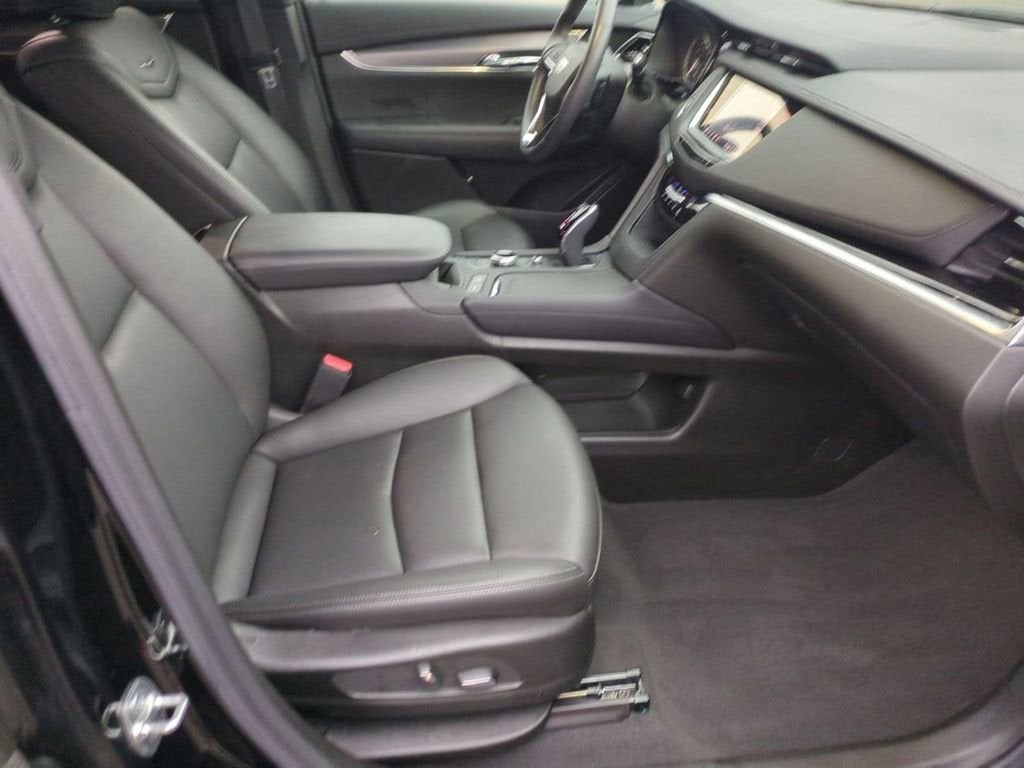 2025 Cadillac XT6 Luxury