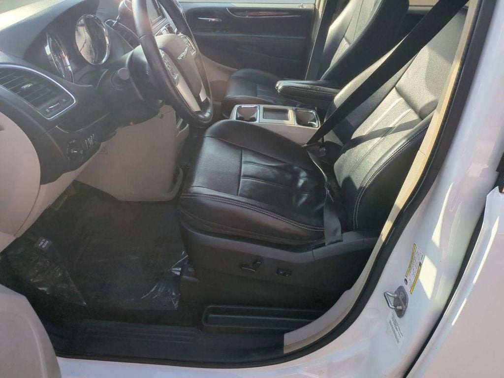 2014 Chrysler Town & Country Touring