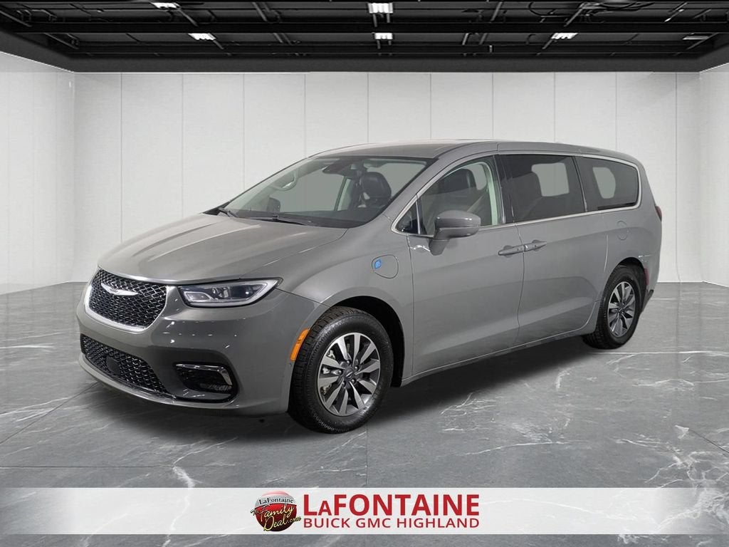 2022 Chrysler Pacifica Hybrid Touring L