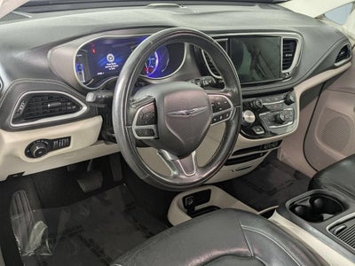 2022 Chrysler Pacifica Hybrid Touring L