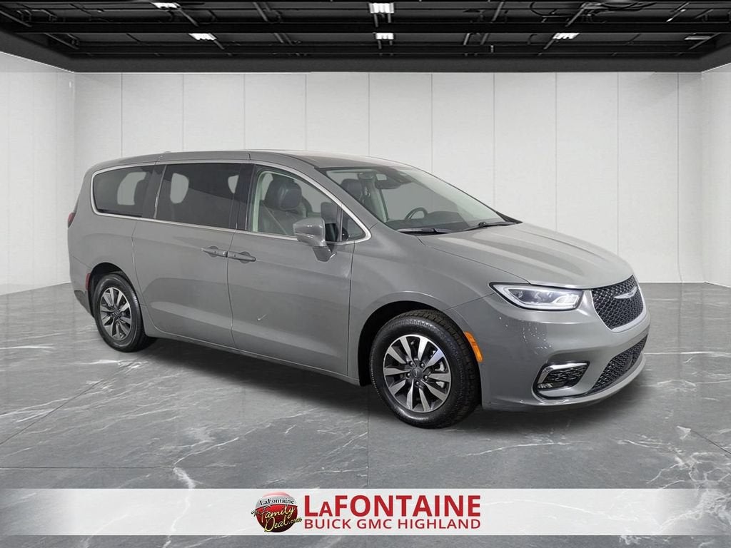 2022 Chrysler Pacifica Hybrid Touring L