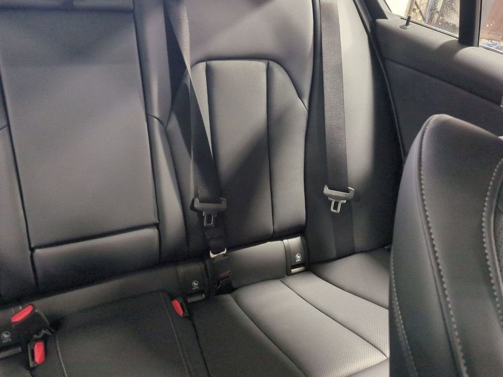 2025 BMW 3 Series 330i xDrive