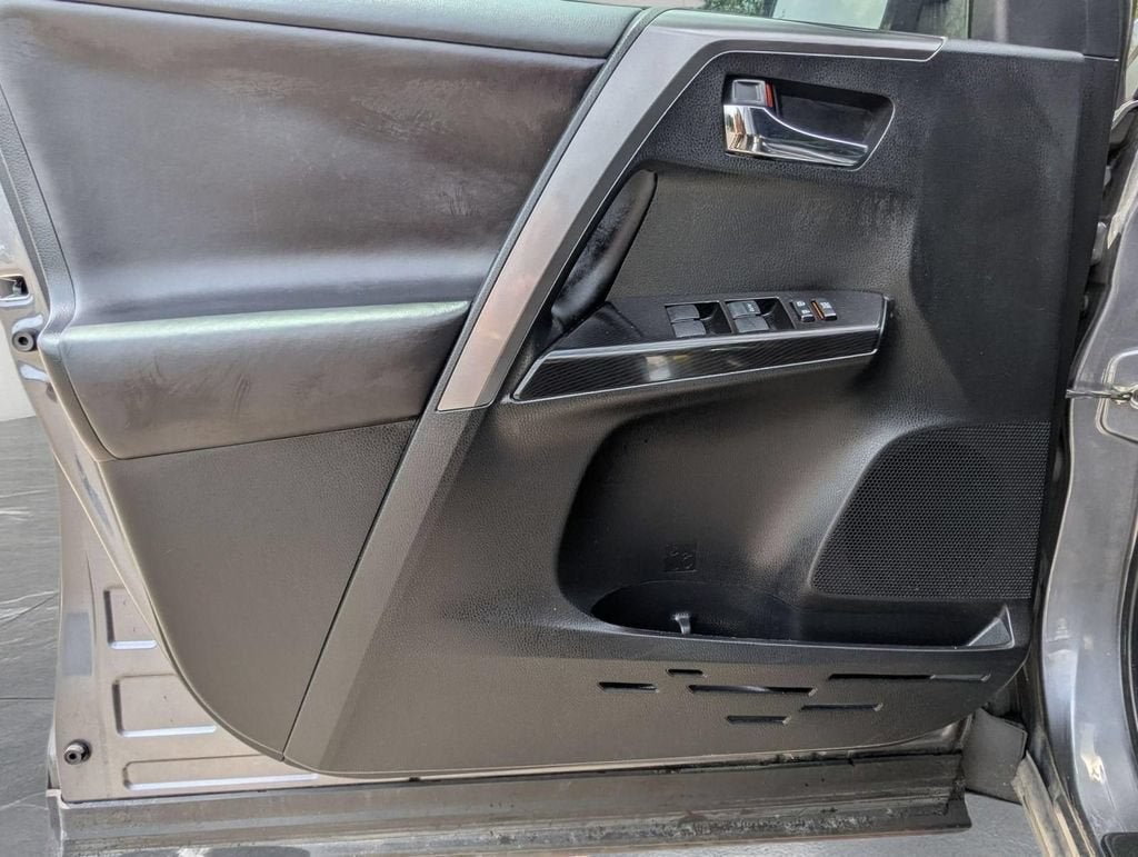 2018 Toyota RAV4 SE