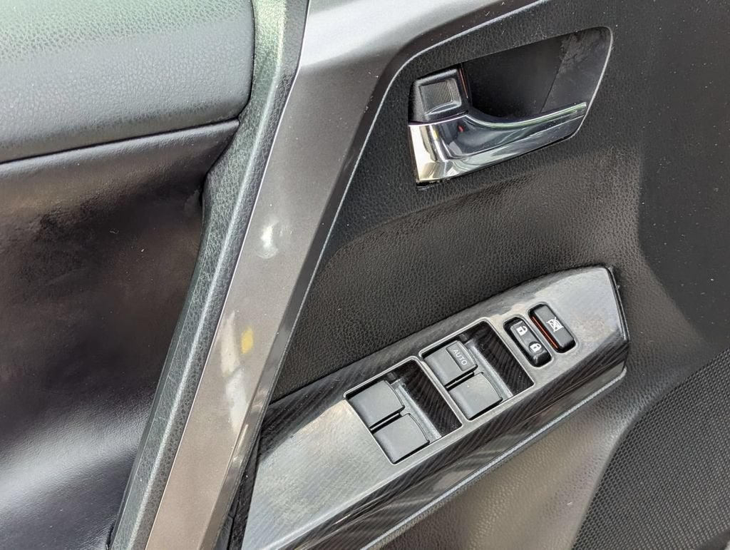 2018 Toyota RAV4 SE